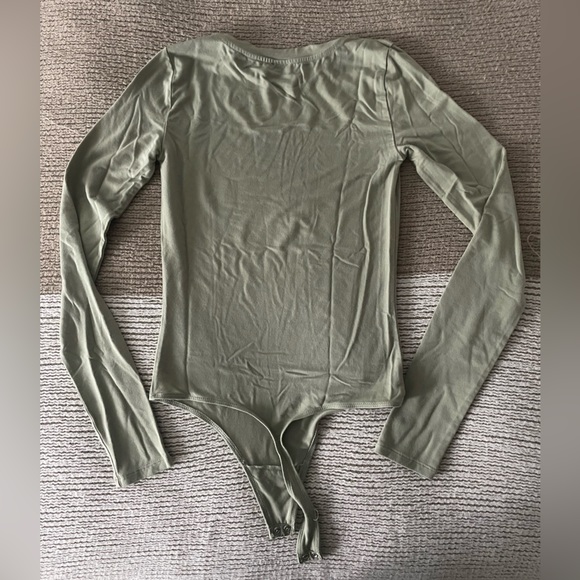 EUC Wilfred Women’s Long Sleeve Crewneck Sage Green Thong Bodysuit Size XS - Picture 5 of 8